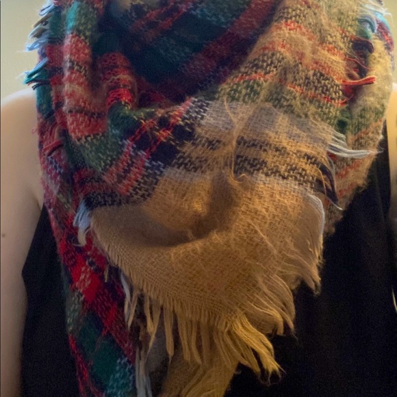 Classic plaid blanket scarf - Picture 2 of 4